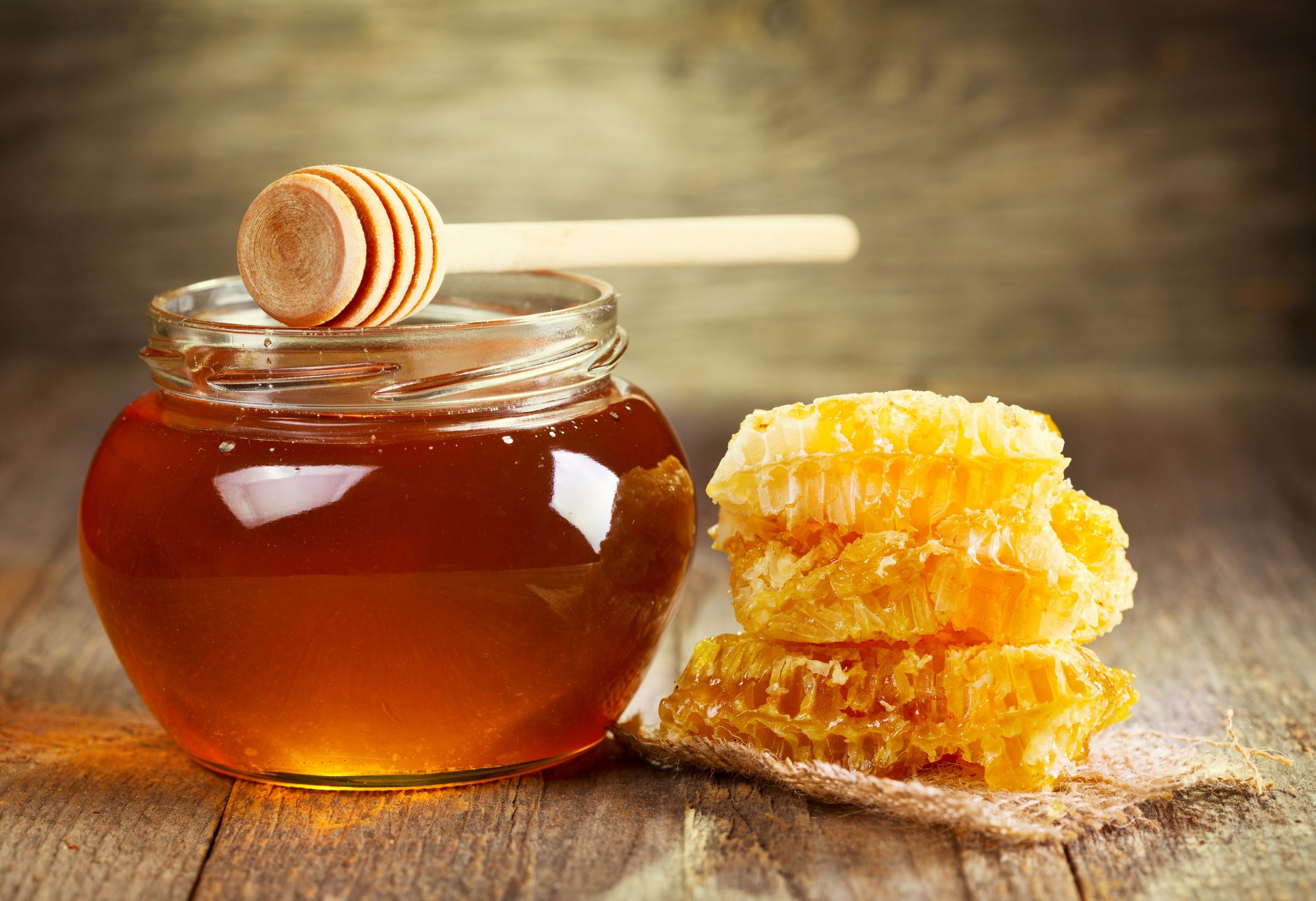 الفوائد الصحية للعسل الطبيعي