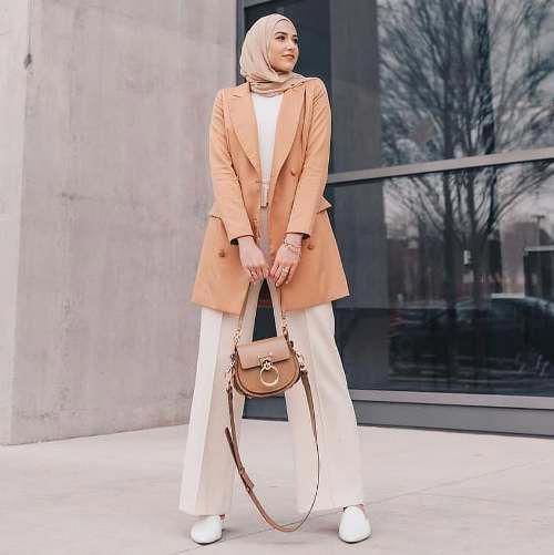 طريقة إختيار وتنسيق لون الحجاب مع الملابس