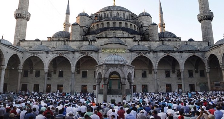 موعد عيد الفطر 2022 في تركيا وموعد وقت صلاة العيد